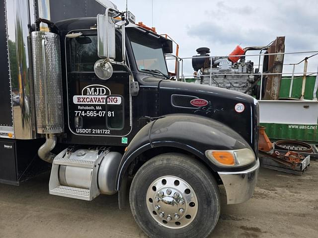 Image of Peterbilt 335 equipment image 2