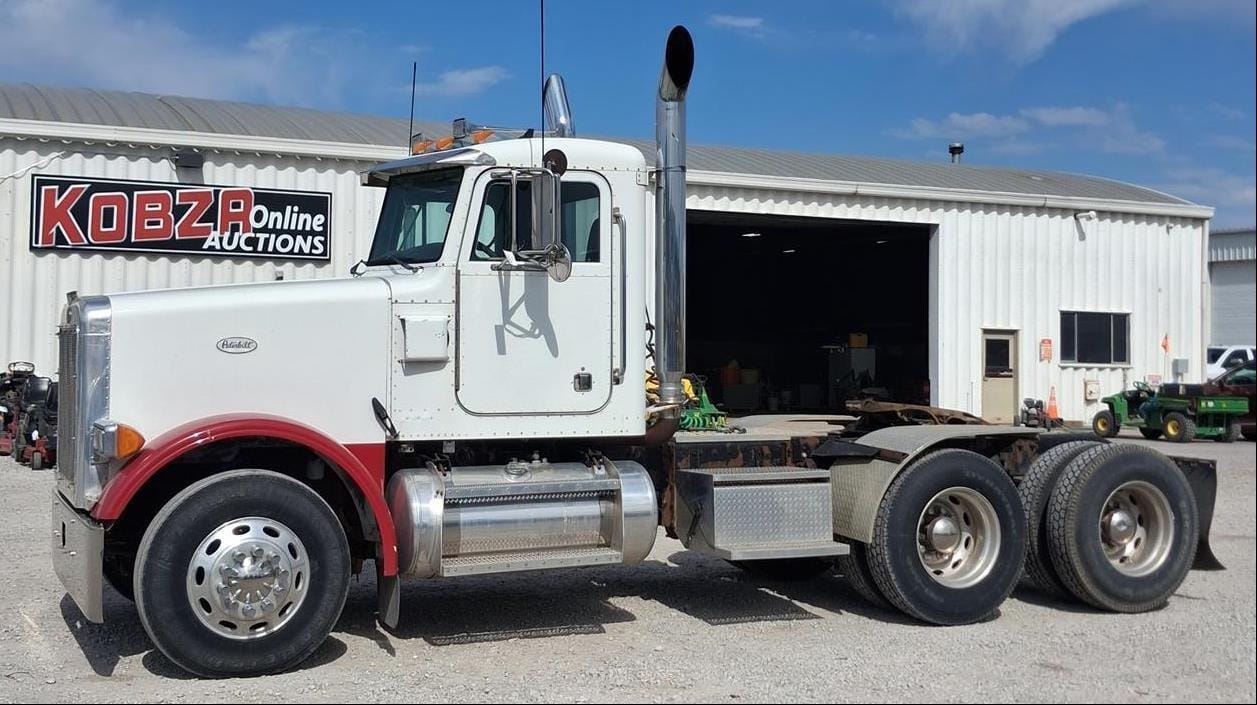 2004 Peterbilt 378 Equipment Image0