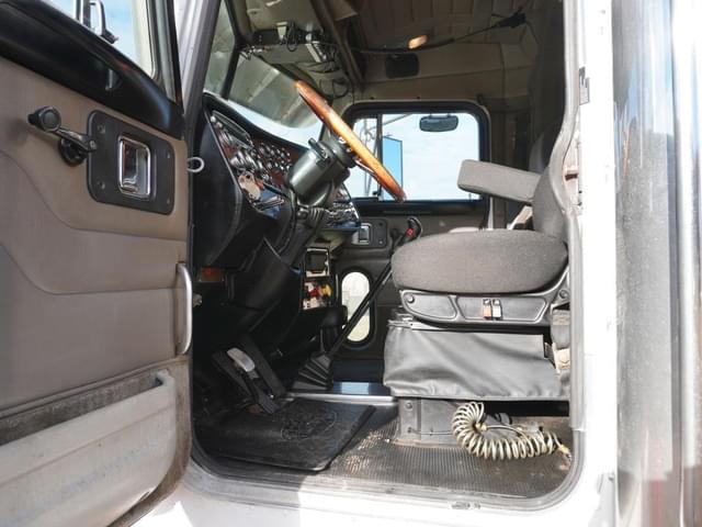 Image of Peterbilt 379 equipment image 3