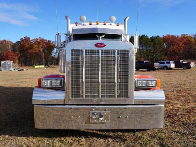 Image of Peterbilt 379 equipment image 1