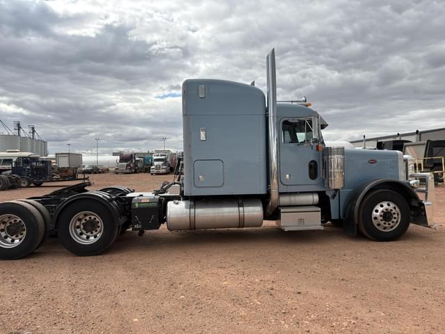 Image of Peterbilt 379 equipment image 4