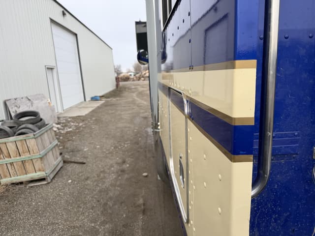 Image of Peterbilt 379 equipment image 4