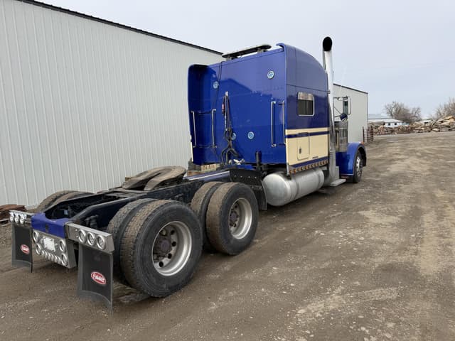 Image of Peterbilt 379 equipment image 2
