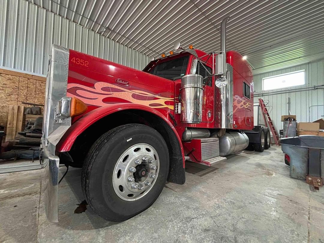 Image of Peterbilt 379 Primary image