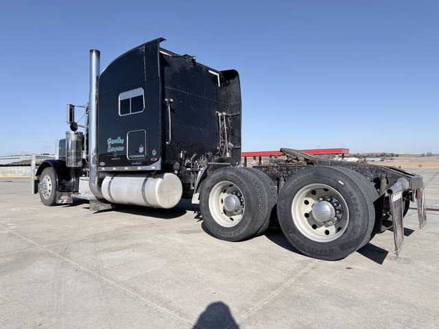 Image of Peterbilt 379 equipment image 4