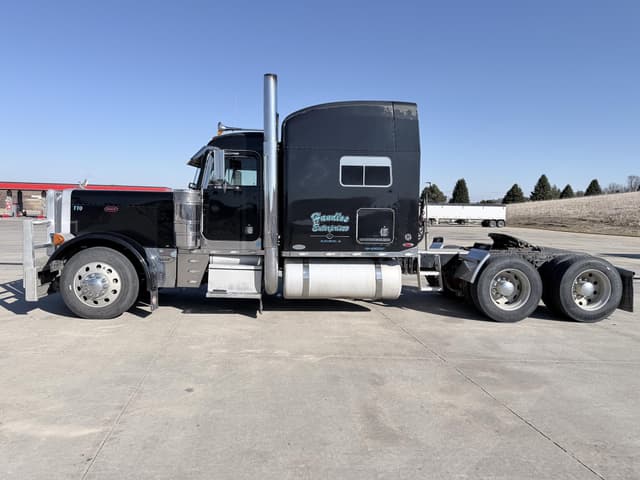 Image of Peterbilt 379 equipment image 1