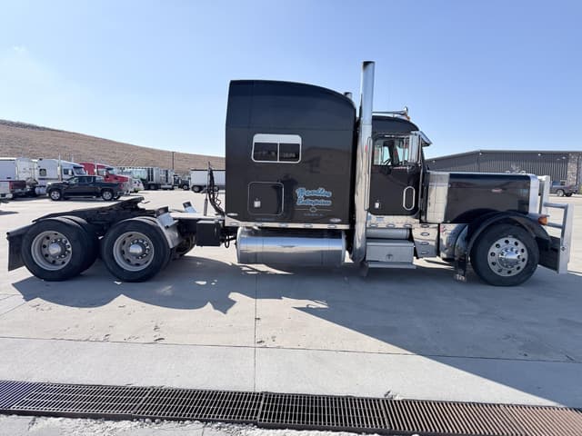 Image of Peterbilt 379 equipment image 3