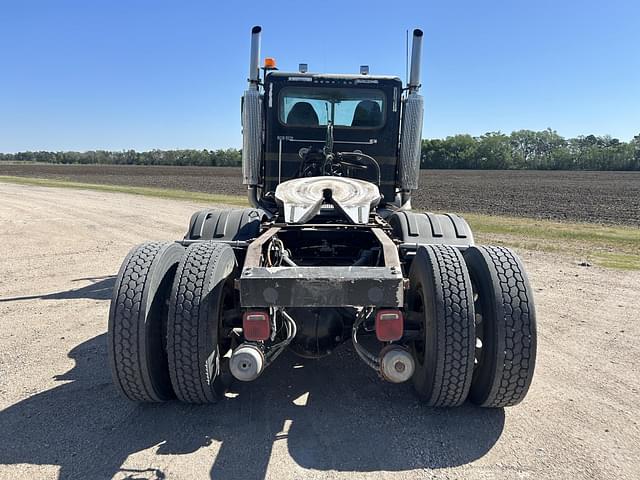 Image of Peterbilt 379 equipment image 4