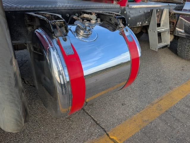 Image of Peterbilt 379 equipment image 4