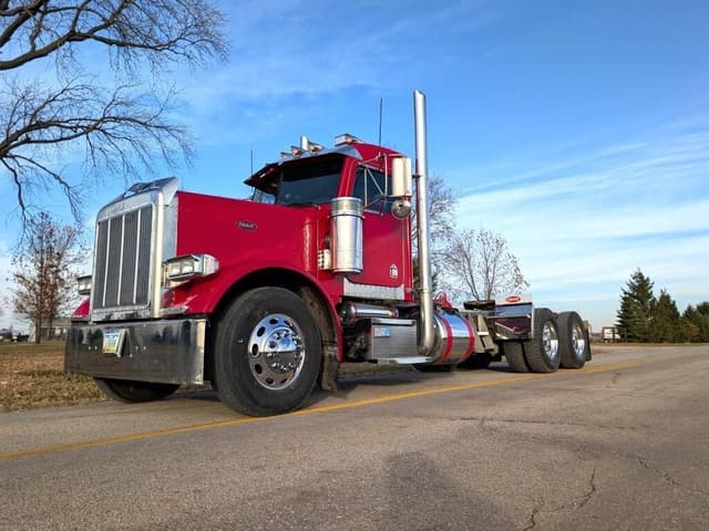 Image of Peterbilt 379 equipment image 1