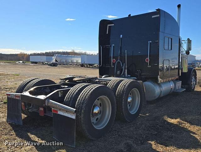 Image of Peterbilt 379 equipment image 4