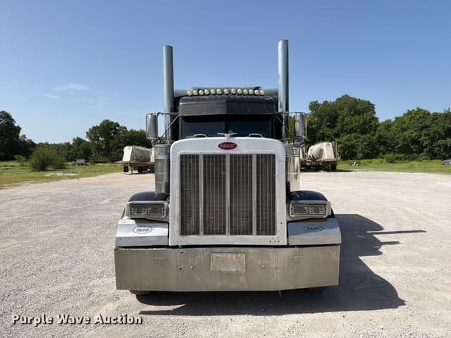 Image of Peterbilt 379 equipment image 1