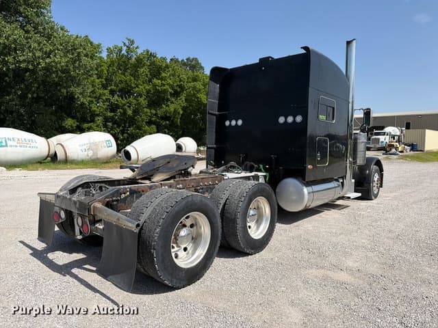 Image of Peterbilt 379 equipment image 4
