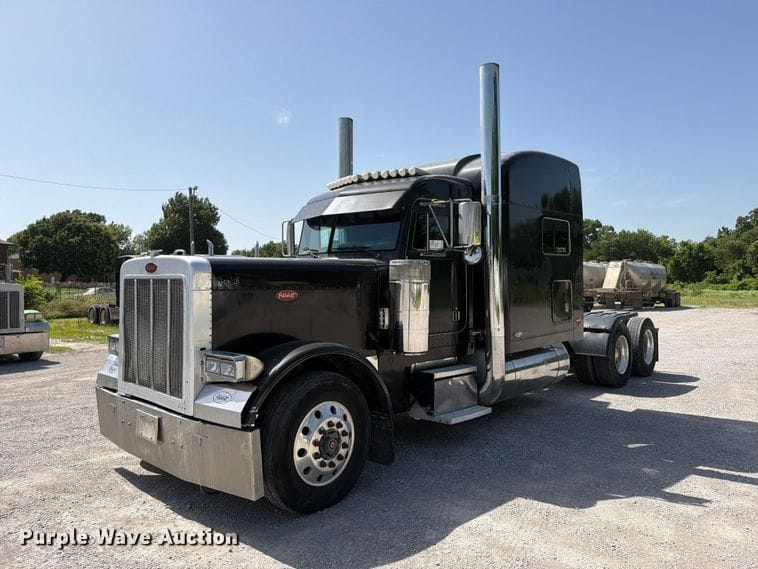 2004 Peterbilt 379 Equipment Image0