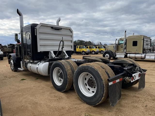 Image of Peterbilt 379 equipment image 1