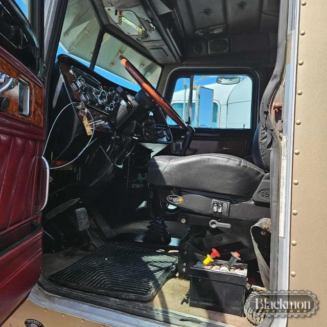 Image of Peterbilt 379 equipment image 1