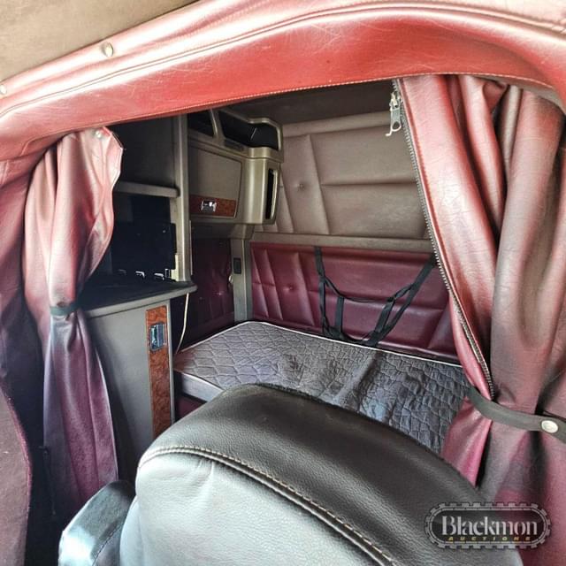 Image of Peterbilt 379 equipment image 4