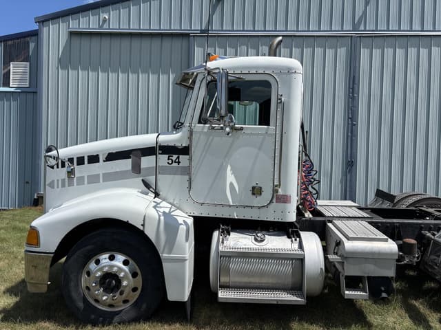 Image of Peterbilt 385 equipment image 1