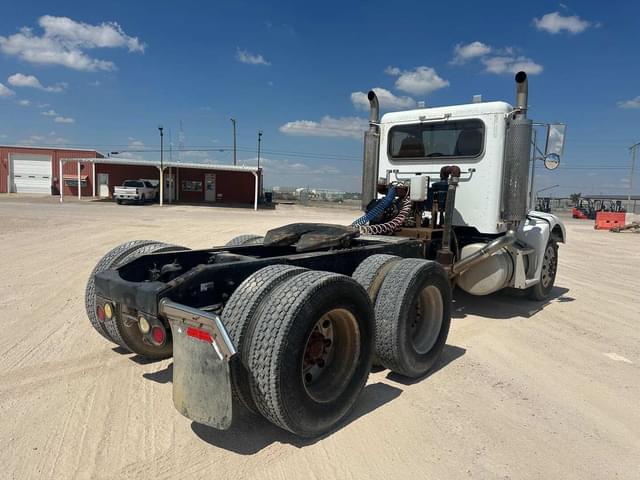 Image of Peterbilt 385 equipment image 2