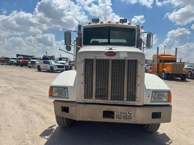 Image of Peterbilt 385 equipment image 1