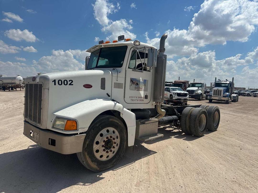Image of Peterbilt 385 Primary image