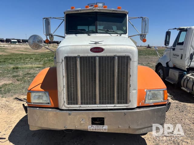 Image of Peterbilt 385 equipment image 2