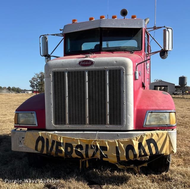 Image of Peterbilt 385 equipment image 1