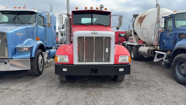 Image of Peterbilt 385 equipment image 1