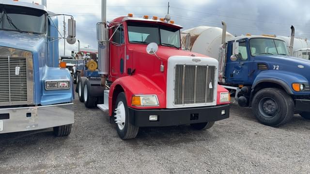 Image of Peterbilt 385 equipment image 2