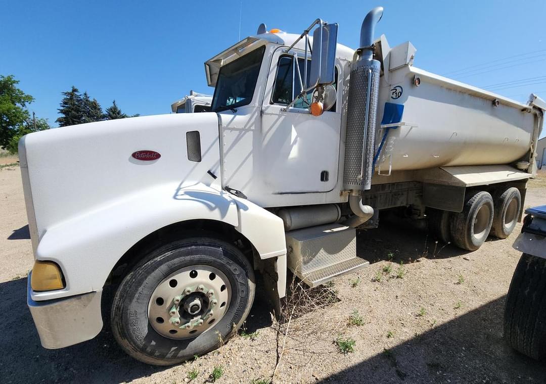 Image of Peterbilt 385 Primary image