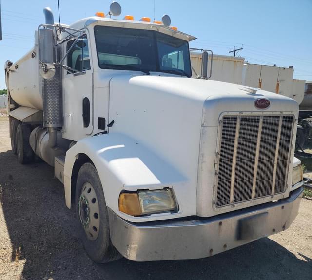 Image of Peterbilt 385 equipment image 3