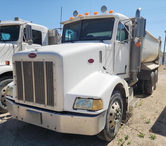 Image of Peterbilt 385 equipment image 1