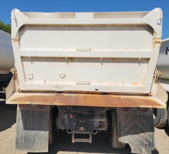Image of Peterbilt 385 equipment image 4