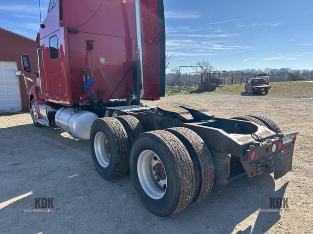 Image of Peterbilt 387 equipment image 4