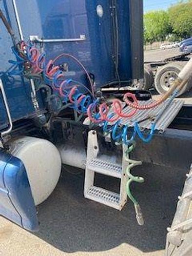 Image of Peterbilt 387 equipment image 3