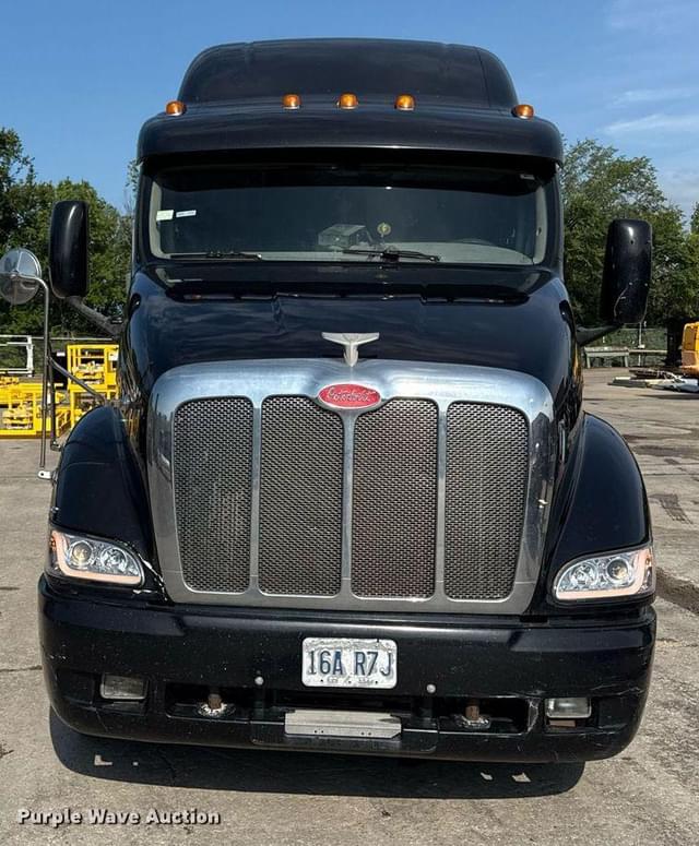 Image of Peterbilt 387 equipment image 1