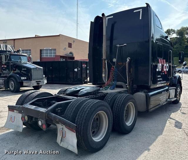 Image of Peterbilt 387 equipment image 4