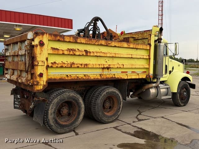 Image of Peterbilt PB330 equipment image 4