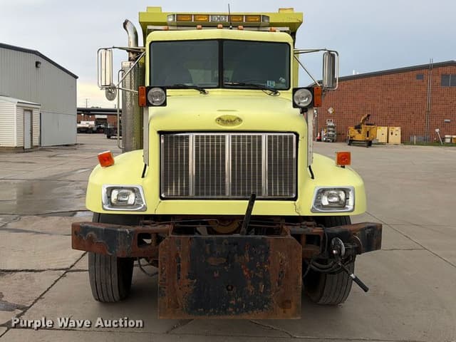 Image of Peterbilt PB330 equipment image 1