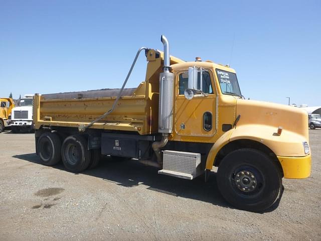 Image of Peterbilt 330 equipment image 1