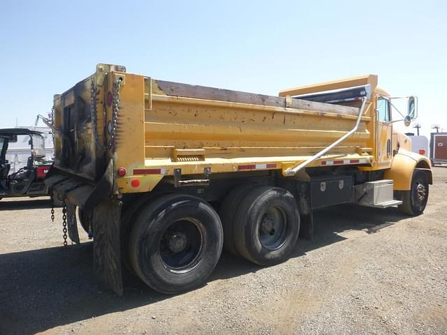 Image of Peterbilt 330 equipment image 2