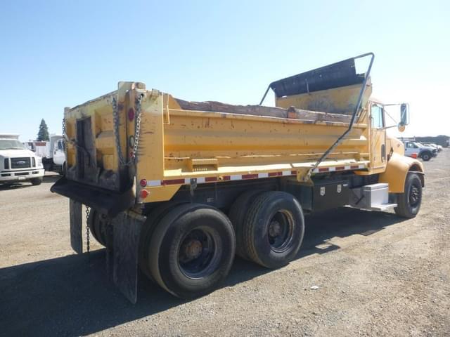 Image of Peterbilt PB330 equipment image 2