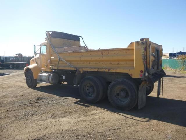 Image of Peterbilt PB330 equipment image 3