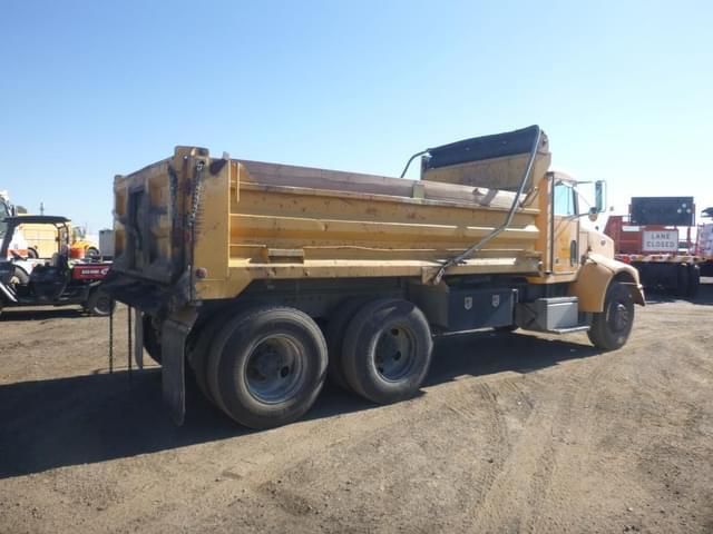 Image of Peterbilt PB330 equipment image 2