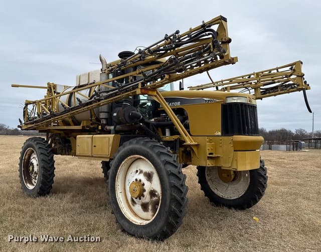 Image of Ag-Chem RoGator 1264 equipment image 2