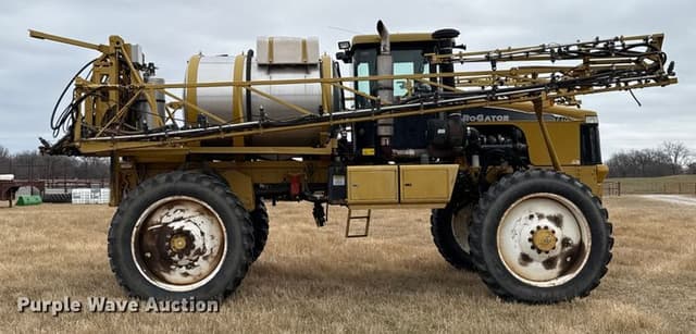 Image of Ag-Chem RoGator 1264 equipment image 3