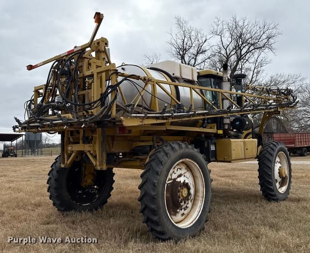 Image of Ag-Chem RoGator 1264 equipment image 4