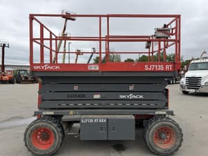 2004 Sky Jack SJ7135RT Image