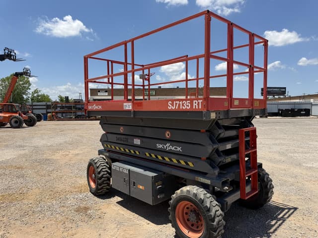 Image of Sky Jack SJ7135RT equipment image 1