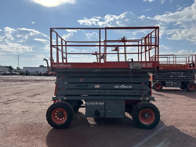 Image of Sky Jack SJ7135RT equipment image 4